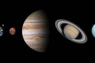 W jakich kolorach jest Saturn?
